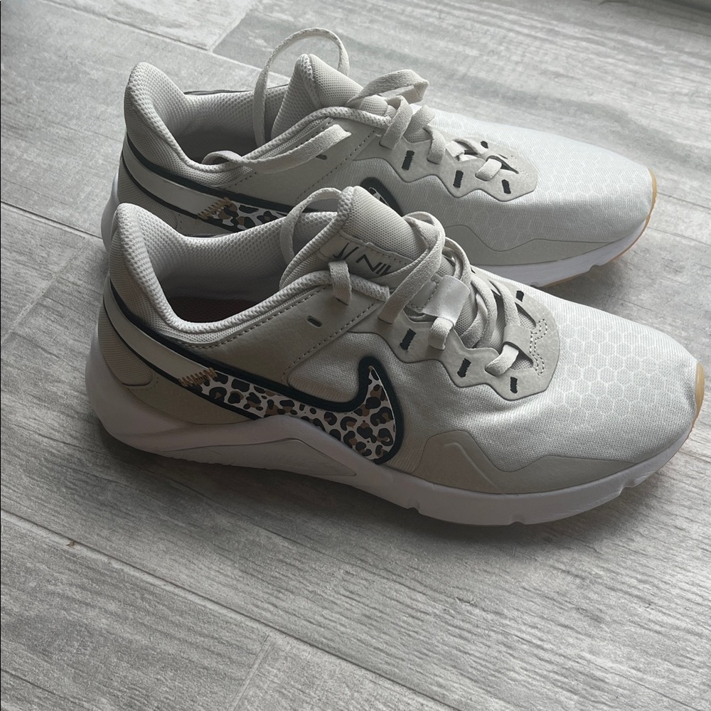 Nike Cream and Leopard Essential 2 Women’s Sneakers - Picture 2 of 4
